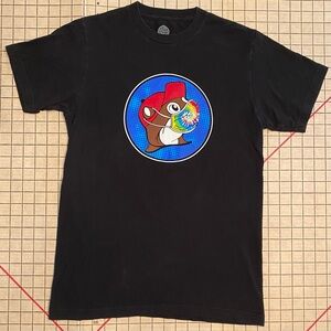 Buc-ee’s t-shirt size Small, mask graphic